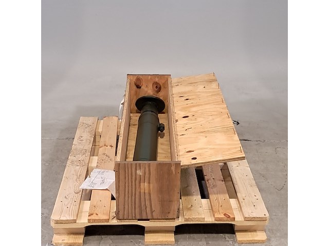 Onderdeel in houten transportkist - afbeelding 1 van  5