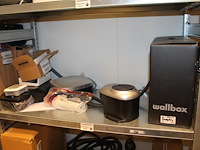 Onderdelen en accessoires t.b.v. autolaadpalen en stations in 9 schappen. - afbeelding 2 van  9