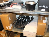 Onderdelen en accessoires t.b.v. autolaadpalen en stations in 9 schappen. - afbeelding 3 van  9