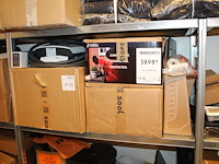 Onderdelen en accessoires t.b.v. autolaadpalen en stations in 9 schappen. - afbeelding 7 van  9