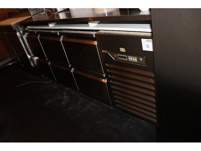 Onderkoeling met zes laden desmon gold. bouwjaar onbekend. afmeting 190 x 70 x 82 cm. - afbeelding 1 van  4