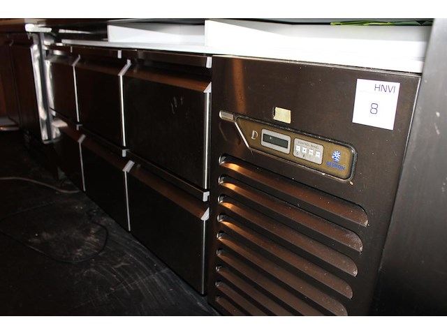 Onderkoeling met zes laden desmon gold. bouwjaar onbekend. afmeting 190 x 70 x 82 cm. - afbeelding 4 van  4