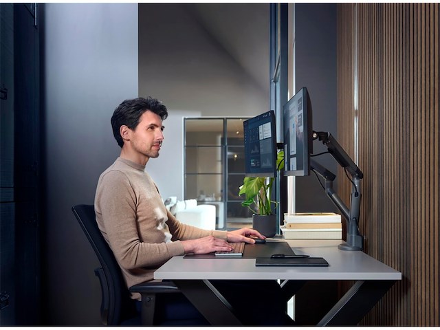 One for all dm7210 designline universele dubbele monitorarm grijs - afbeelding 3 van  4