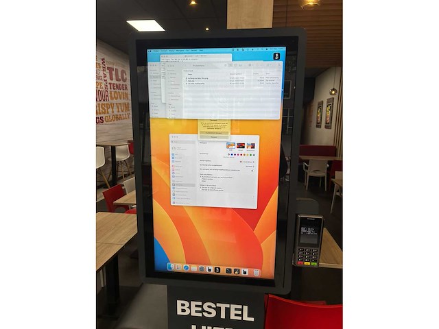 Onesix - kiosk premium bestelzuil met kassasysteem - afbeelding 2 van  7