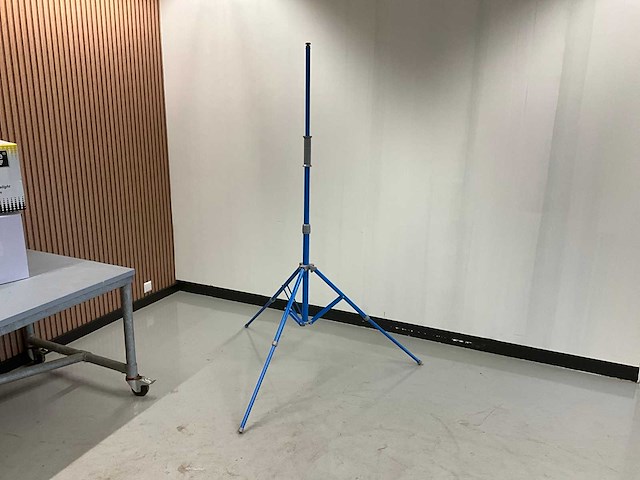 “ongebruikt” 16x pallet bos bouwlampen en statieven - afbeelding 7 van  22