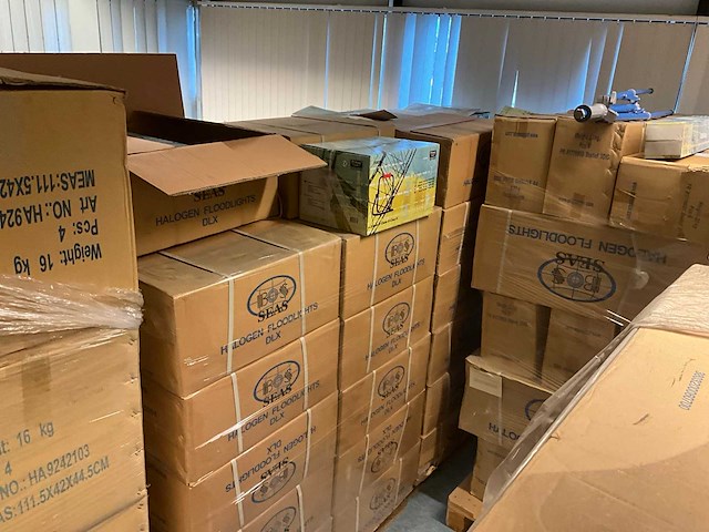 “ongebruikt” 16x pallet bos bouwlampen en statieven - afbeelding 11 van  22