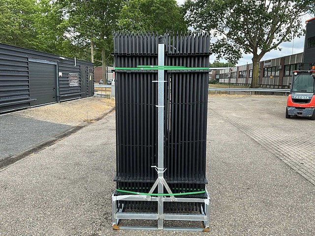 Ongebruikt 74m1 compleet hekwerk 2 meter hoog - afbeelding 10 van  15