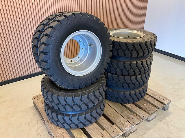 Ongebruikt mitas bandenset wacker neuson ew65 graafmachine - afbeelding 1 van  11