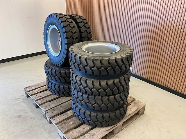 Ongebruikt mitas bandenset wacker neuson ew65 graafmachine - afbeelding 5 van  11