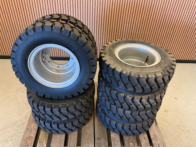 Ongebruikt mitas bandenset wacker neuson ew65 graafmachine - afbeelding 10 van  11
