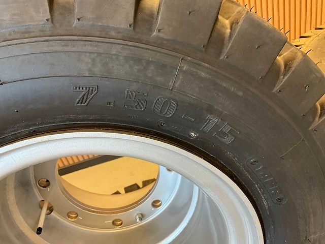 Ongebruikt mitas bandenset wacker neuson ew65 graafmachine - afbeelding 11 van  11