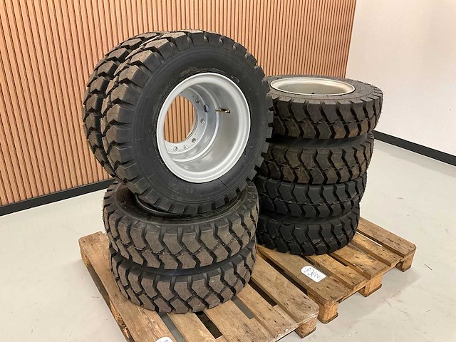 Ongebruikt wacker neuson ew65 mobiele graafmachine wielenset - afbeelding 1 van  7