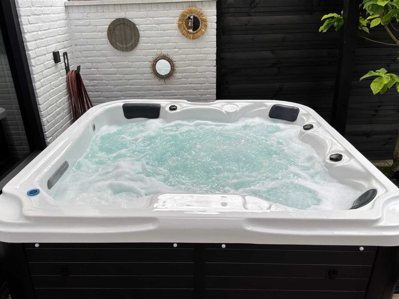 Ongebruikte jacuzzi's met extra opties
