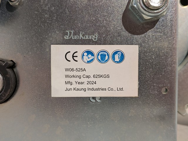 Ongeremde handlier, jun kaung, w06-525a, 2024 - afbeelding 6 van  6