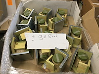 Ongeveer 90 voederhuisjes met pindakaas pot, ed - afbeelding 1 van  3