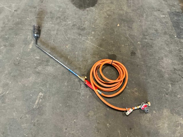 Onkruidbrander met gasslang - afbeelding 2 van  4