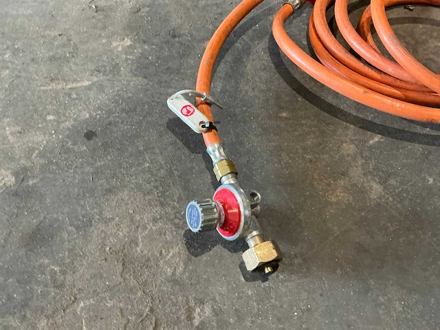 Onkruidbrander met gasslang - afbeelding 4 van  4