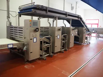 Online veiling soufflé lijn en andere machines voor de productie van snacks vanwege sluiting productielocatie royaan in wijk bij duurstede (nl)
