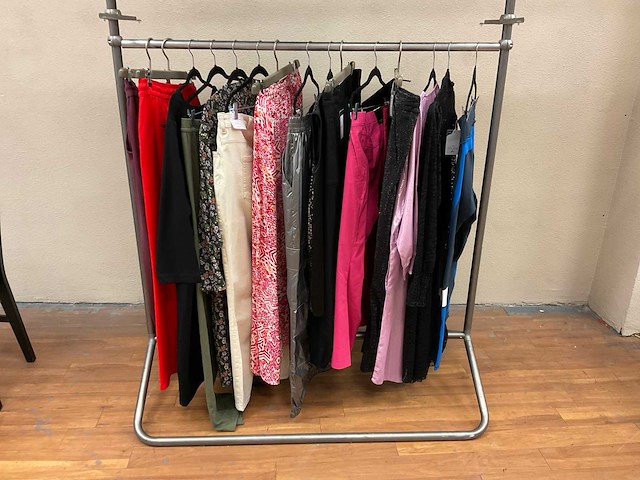 Only, base level, zoey, no1 by ox partij grote maten kleding (15x) - afbeelding 1 van  31