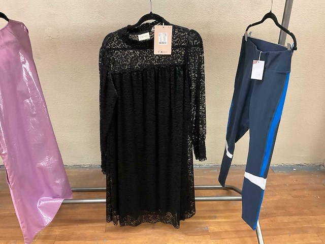 Only, base level, zoey, no1 by ox partij grote maten kleding (15x) - afbeelding 21 van  31