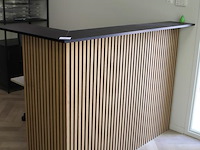 Ontvangstbalie met werktafel en stoel en sleutelkastje. afmeting 180 cm x 100 cm. hoogte balie 127 cm. excl... - afbeelding 3 van  4