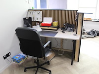 Ontvangstbalie met werktafel en stoel en sleutelkastje. afmeting 180 cm x 100 cm. hoogte balie 127 cm. excl... - afbeelding 4 van  4