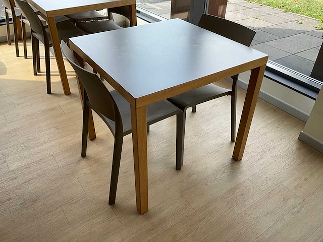 Ontwerp tafels en stoelen - afbeelding 8 van  10