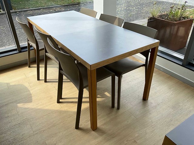 Ontwerp tafels en stoelen - afbeelding 9 van  10