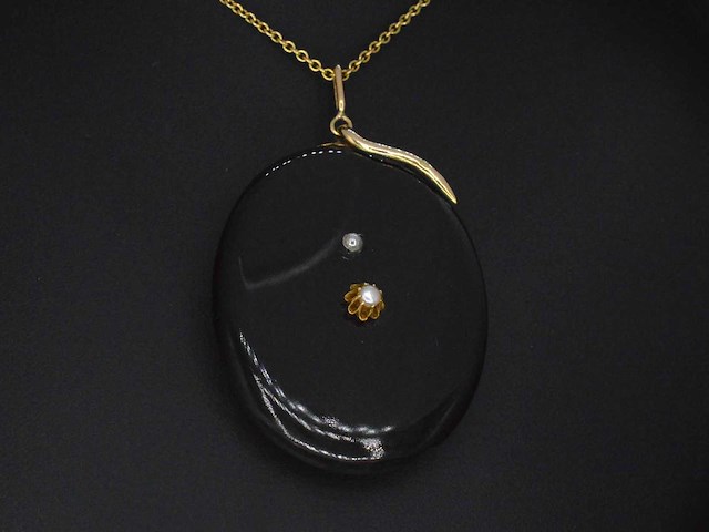 Onyx medaillon met goud en parels - afbeelding 1 van  5