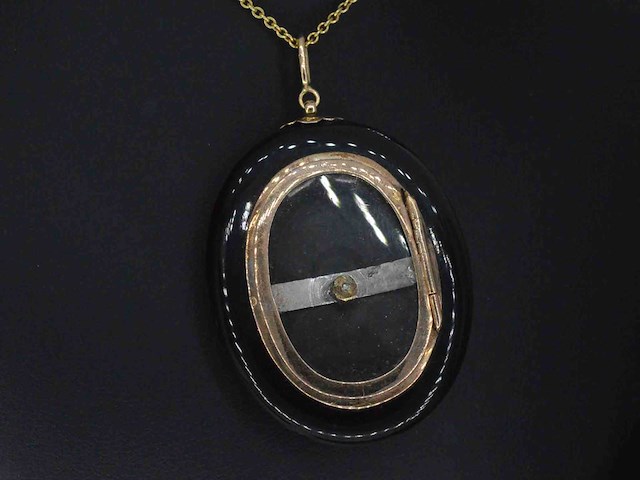 Onyx medaillon met goud en parels - afbeelding 5 van  5