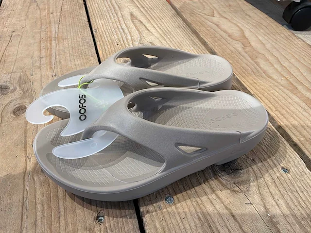 Oofos slippers (38x) - afbeelding 6 van  11