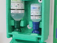 Oogdouche plum in wandkast. - afbeelding 2 van  2