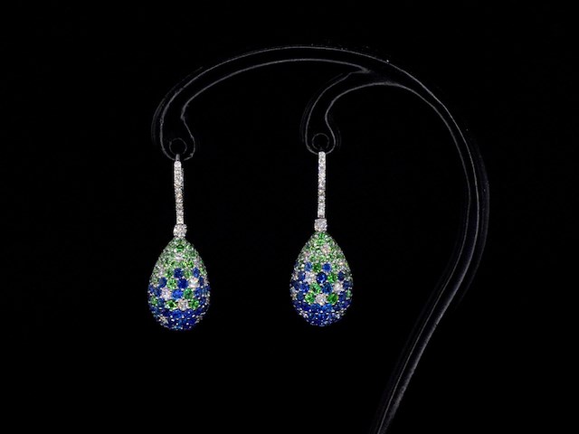 Oorhangers van 18 carats goud met diamanten en blauwe saffieren - afbeelding 1 van  10