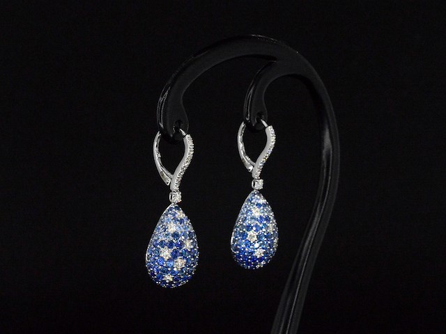 Oorhangers van 18 carats goud met diamanten met groene en blauwe saffieren - afbeelding 4 van  10