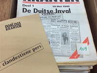 Oorlogskranten compleet met affiches - afbeelding 1 van  2