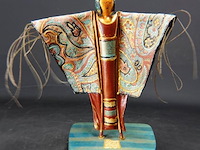 Ooster popje op basement - afbeelding 1 van  3