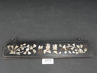 Oosterse paarlemoer voorstelling op laqué plank - afbeelding 2 van  5