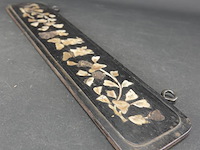 Oosterse paarlemoer voorstelling op laqué plank - afbeelding 3 van  5