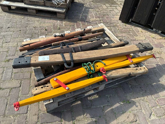 Oosthouten - afbeelding 1 van  2