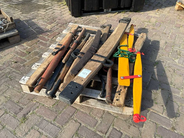 Oosthouten - afbeelding 2 van  2