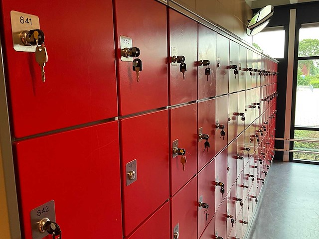 Oostwoud international - lockerkast - afbeelding 2 van  2