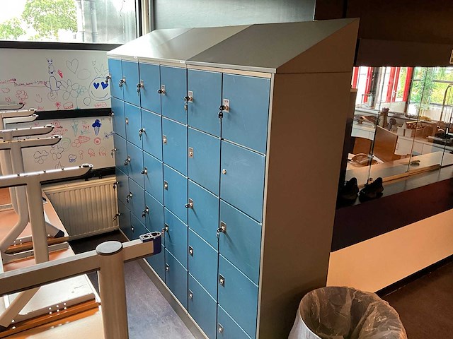Oostwoud international - lockerkast - afbeelding 1 van  3