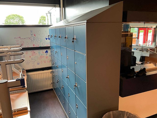 Oostwoud international - lockerkast - afbeelding 2 van  3