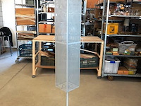 Op lagers draaiende metalen winkel display