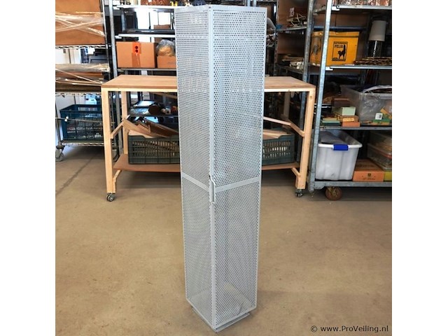 Op lagers draaiende metalen winkel display - afbeelding 5 van  5