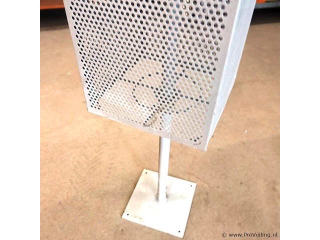 Op lagers draaiende metalen winkel display - afbeelding 3 van  5