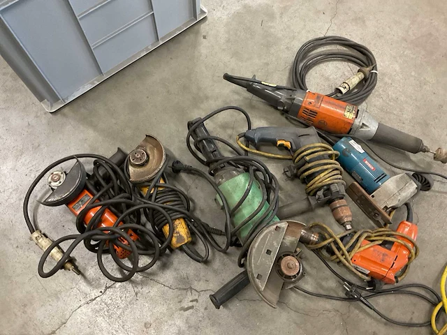 Opbergbak met elektrisch gereedschap - afbeelding 1 van  8