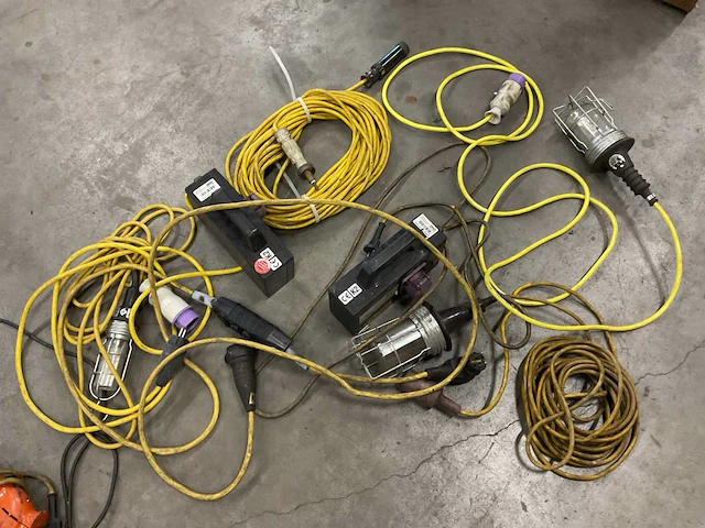 Opbergbak met elektrisch gereedschap - afbeelding 2 van  8