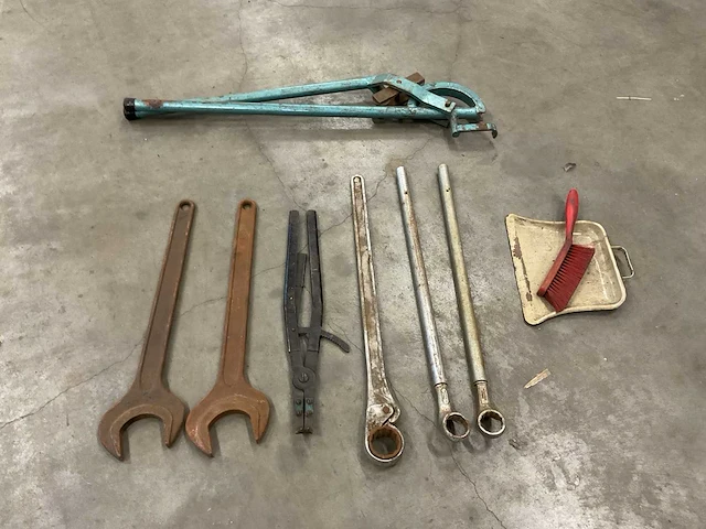 Opbergbak met gereedschap - afbeelding 1 van  4