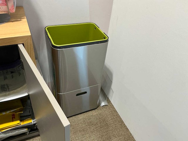 Opbergkast met 2 bureaustoelen - afbeelding 3 van  11